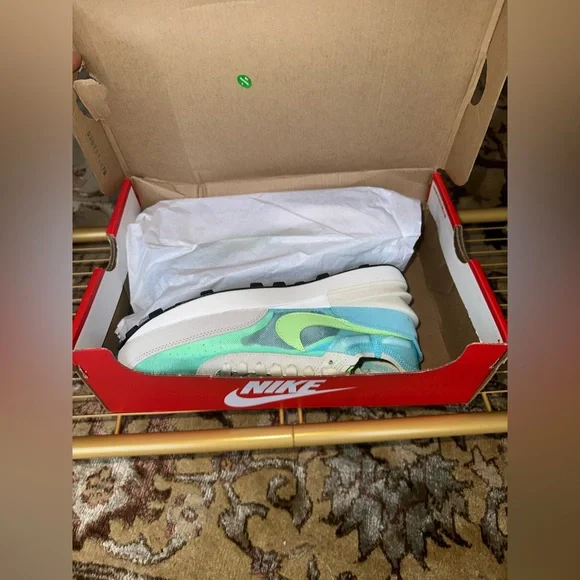 Neon blue and green Nike sneakers - Picture 4 of 4